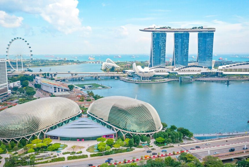En Singapur hay apenas 11 coches por cada 100 habitantes. La razón: un certificado que convierte cualquier coche en todo un lujo